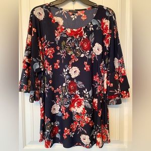 Ava & Grace navy floral pullover w/bell sleeves. EUC.